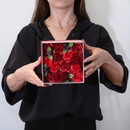 (image for) Square Box - Classic Red Roses