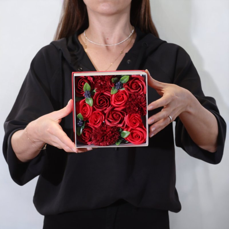(image for) Square Box - Classic Red Roses